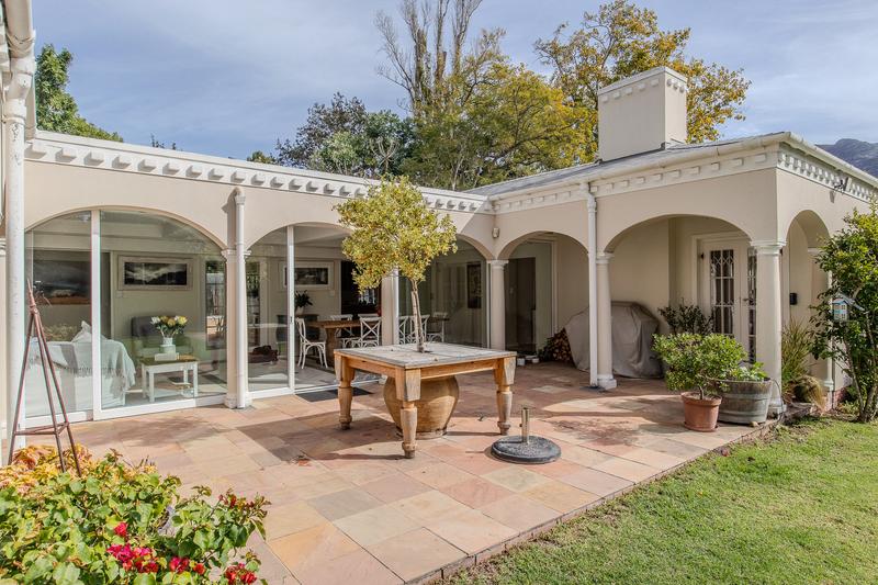 4 Bedroom Property for Sale in Constantia Western Cape